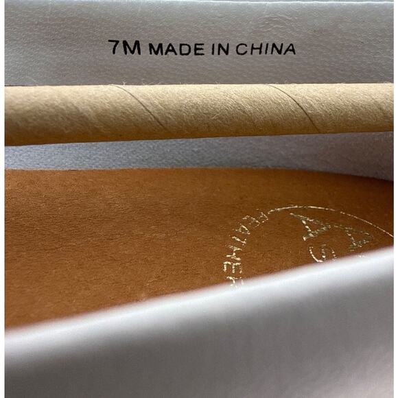 Andre Assous Nalah Ballet Flat Casual Women's 7M White Leather Slip On - Picture 8 of 9